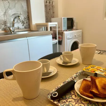 Tree-lined House Apartamento Bari